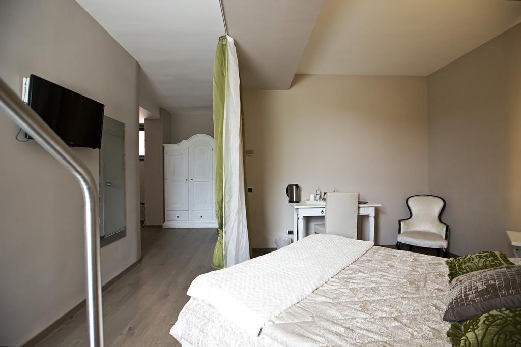 Hotel Tiro A Volo Pozzuoli Bagian luar foto